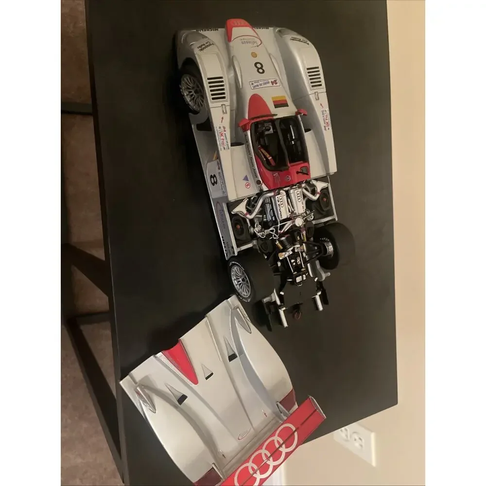 Audi R8 le Mans-Sieger 2000 Team Joest #8 Maisto 1:18 Scale Collectible Car